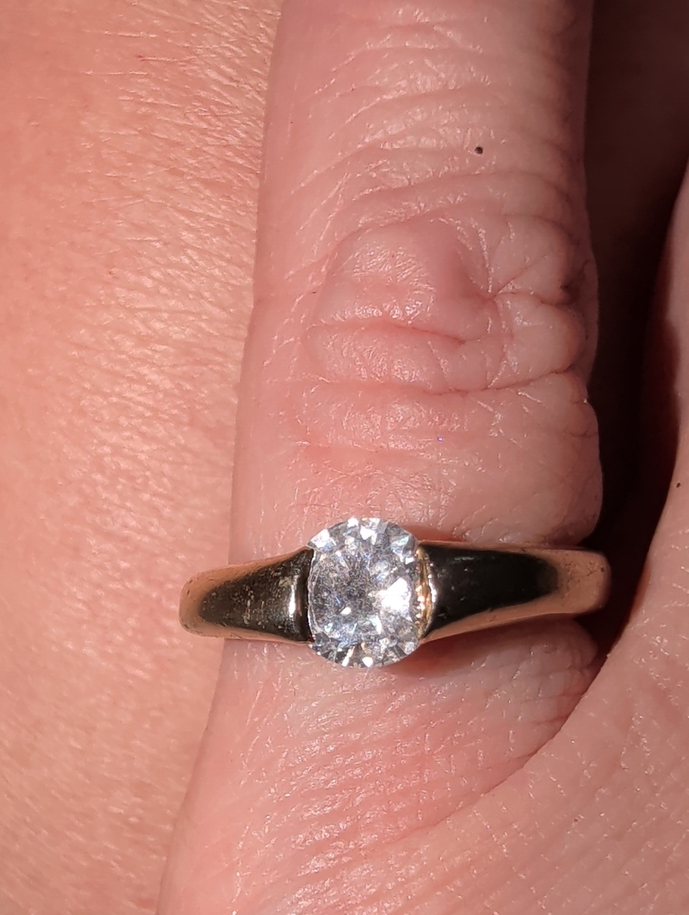 Unique Vintage Gold Band Ring with Clear Center Stone